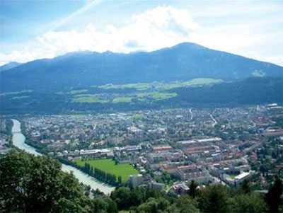 Innsbruck nhin tu tren cao