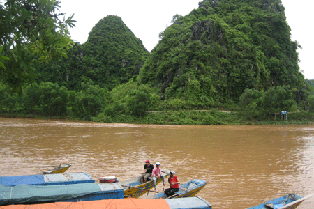 thuyen cho khach du lich