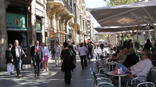 tren duong pho barcelona