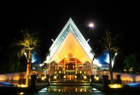 Nhà hát quốc gia Istana Budaya.