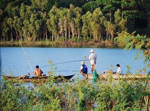 ngoai tham quan, di mo to nuoc, danh co, khach du lich con co the cau ca