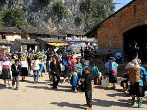 tham quan va nghi duong tai lang dong van khi du lich den cao nguyen ha giang