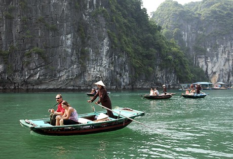 kham pha tim hieu cac lang chai khi du lich ha long