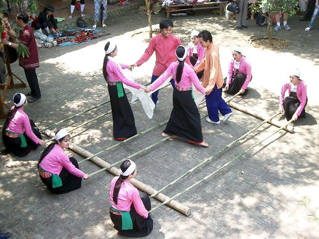 nhieu net van hoa o Lac Thuy