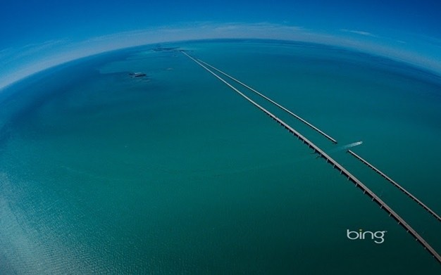 Cau bay dam nhin tu tren cao