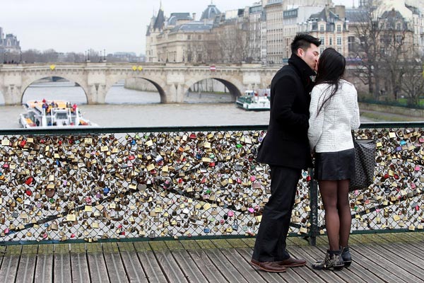 Cay cau tinh yeu noi tieng o Paris