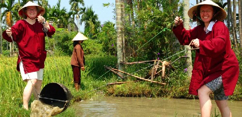 Du khach trai nghiem tat nuoc