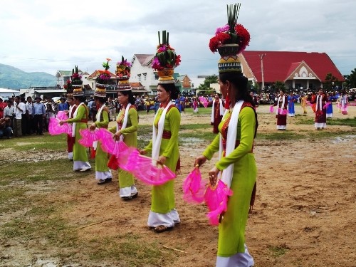 Mua trong le hoi Kate Po Ina Nagar