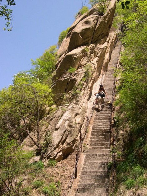 Bac thang dan toi dinh Hua Shan