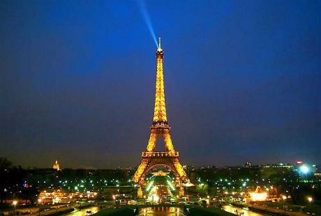 Du lich thap Eiffel o Paris