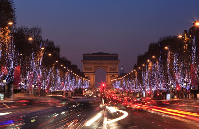 Dai lo Champs-Elysees