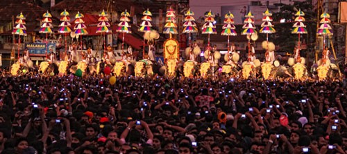 Le hoi ruoc voi Thrissur Pooram