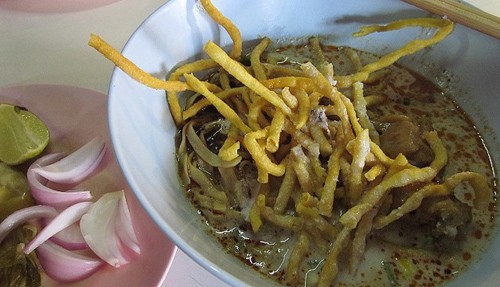 Thuong thuc mon Khao Soi