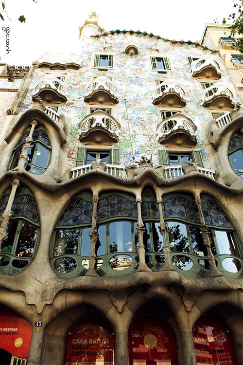 Mot goc ben ngoai Casa Batllo