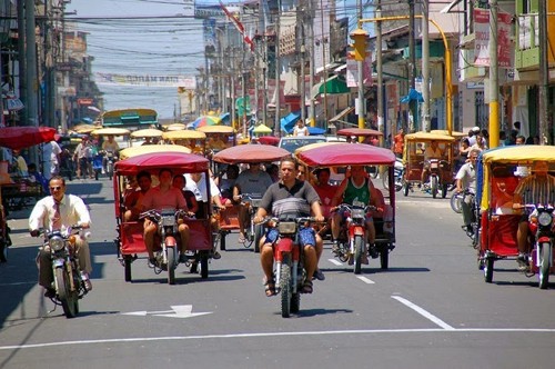 Phuong tien cua nguoi dan o Iquitos