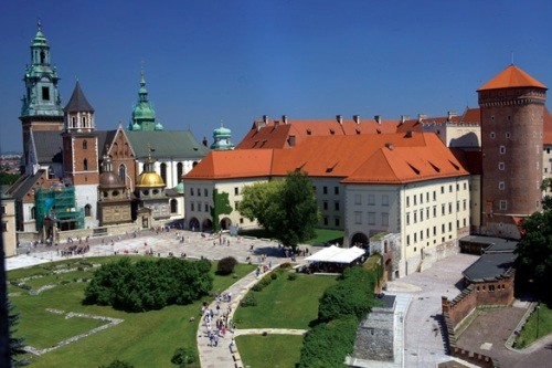 Quan the lau dai trang le tren doi Wawel