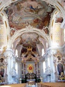 Ben trong nha tho Wilten