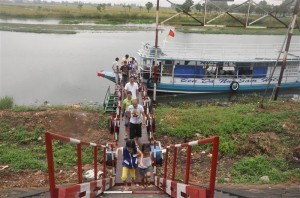 len ben thuyen chuan bi an