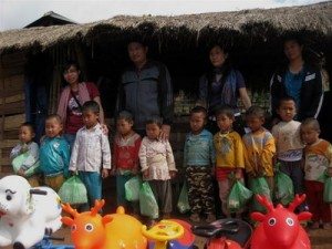 tang qua cac em hoc sinh