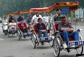 Khách du lịch quoc te Ha Noi tang