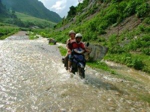 nuoc tran ra duong nhu suoi