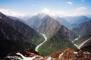 thuong ngoan canh quan ky vi o hem nui yarlung tsangpo grand