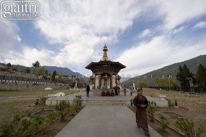 ghe tham mot ngoi den