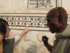 Den Taj Mahal co kha nang doi mau
