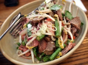 Mon salad thit bo cua nguoi Khmer