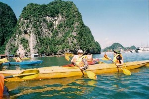 Cheo thuyen kayak o Ha Long