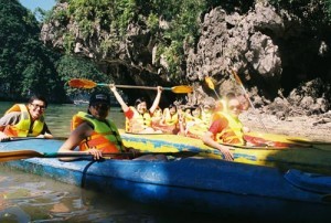 Du khach cheo thuyen kayak
