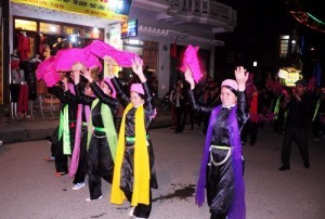 Le hoi duong pho Sa Pa