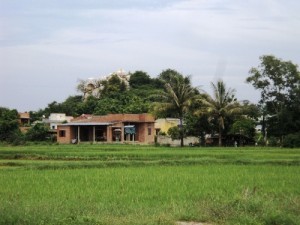 Nui Da Trang gan voi truyen thuyet Cham