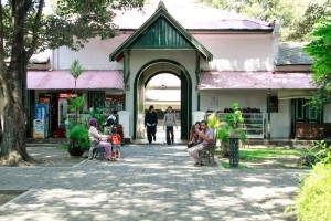 Cong ra vao cung dien