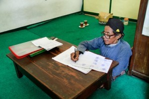 Khu vuc tiep khach vieng cung dien