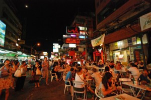 Nhon nhip tren pho Khaosan