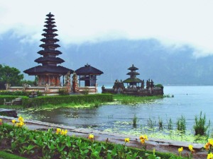 Du lich den Pura Ulun Danu Bratan