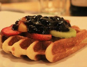 Mon banh trang mieng Waffle Liege