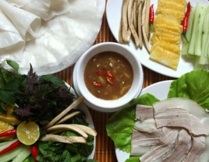 Thit luoc cuon banh trang - du lịch nam phuong
