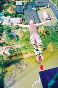 Tro choi nhay bungee jump