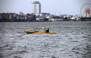 Cheo thuyen Kayak o Ho Tay