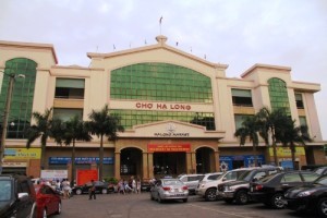 Tham quan cho Ha Long