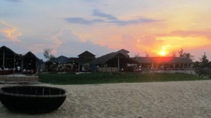 Bai Rang trong anh mat troi hoang hon