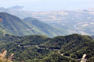 Khung canh nui rung len nui Bach Ma