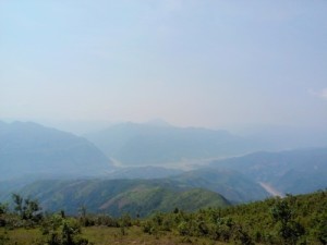 Nga ba song nhin tu tren cao