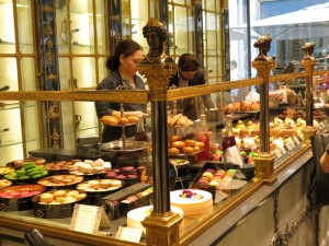 Thuong thuc banh ngot o Paris