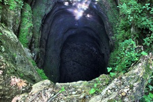 Kham pha lo hong Neversink Pit