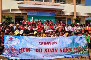 doan caravan vui cung cac em hoc sinh