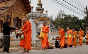 phong tuc tap quan o lao