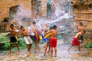 du lich campuchia an tet cung nguoi dan